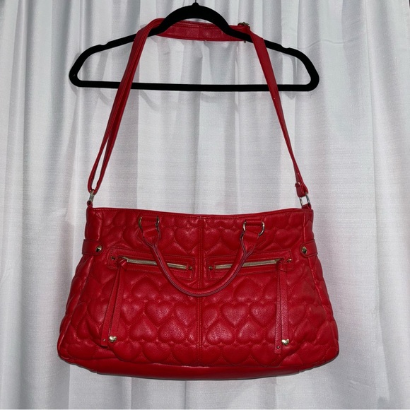 Betsey Johnson Red Heart Shape Quilted Bag with Gold hardware - Picture 2 of 12